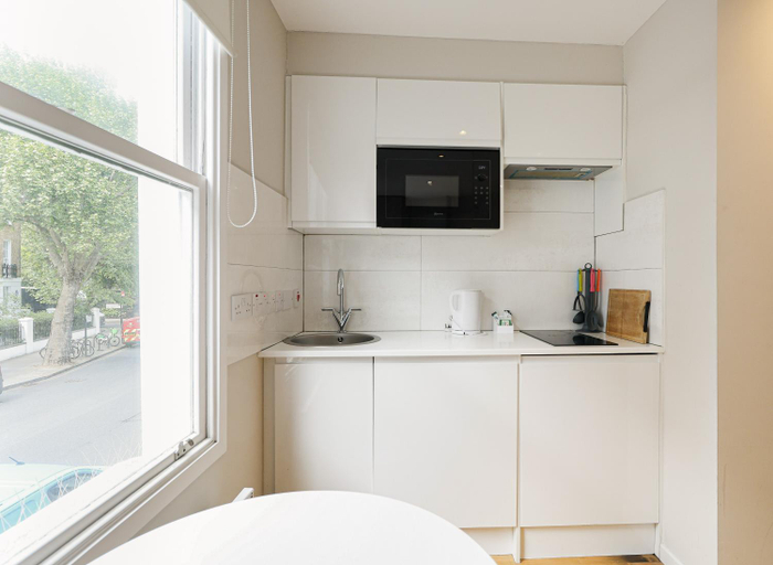 Others 4, Apartment near Harrods, London