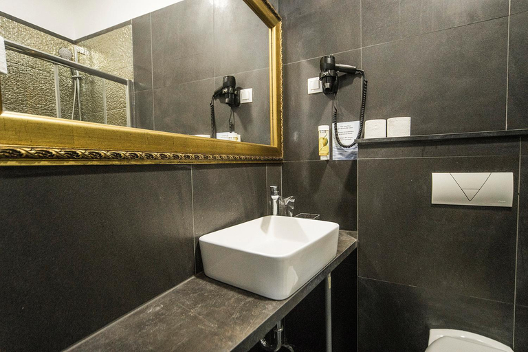 Bathroom 5, Hotel Plaza, Pag