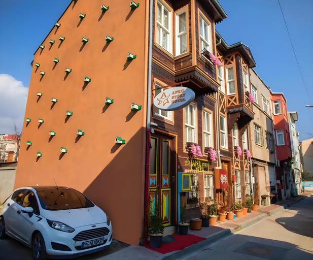 Exterior & Views