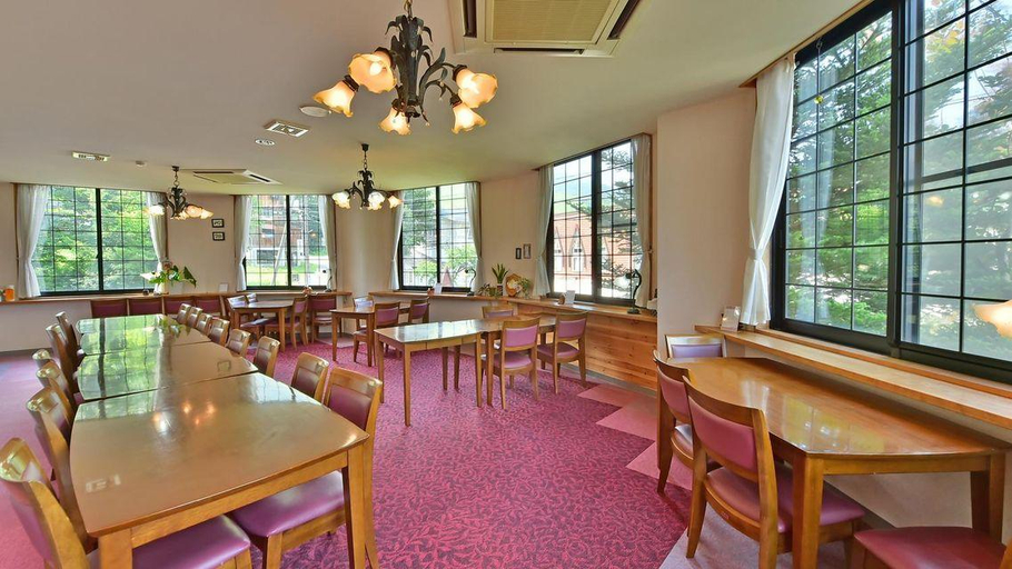 Others 5, Petit Hotel Iris, Otari
