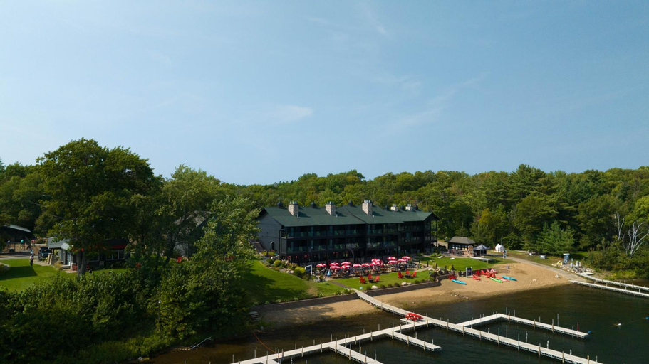 Exterior & Views, Quarterdeck Resort, Cass