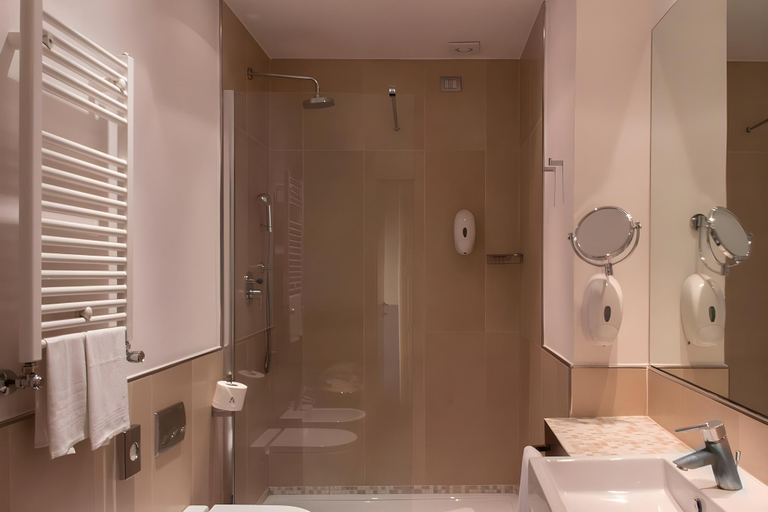 Bathroom 4, Hotel Smy Bologna Centrale, Bologna