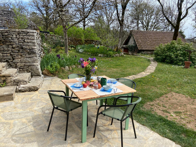 Others 2, Gites sur Le Causse de St CHELS, charme sport et detente, Lot