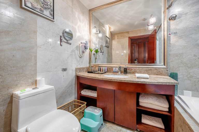 Bathroom, Long Fei Sheng Shi International Hotel, Yan'an