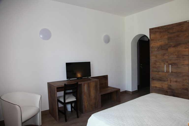 Others 4, Ermes B&B, Messina