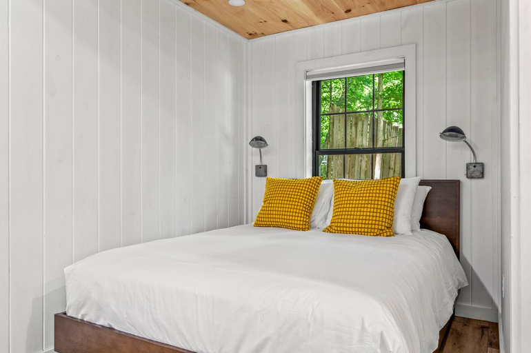 Bedroom 2, 5 Cabins In Gburg Sleeps 16 Firepit & Games, Sevier