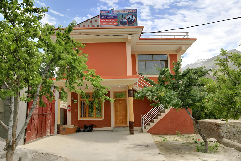 Exterior & Views