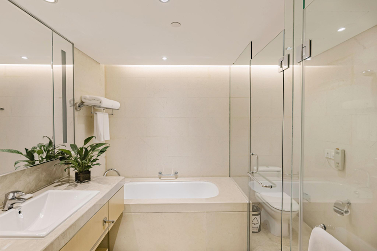 Bathroom 4, New Century Pujiang Hotel, Jinhua
