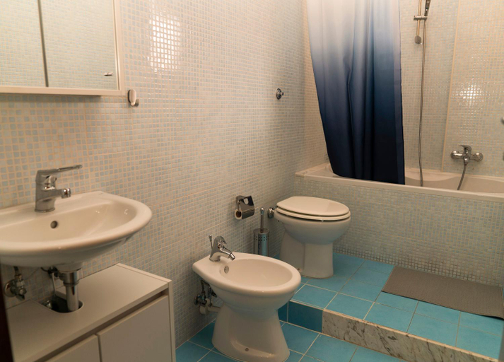 Bathroom 5, CASA CARRELLA, Salerno