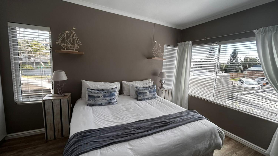 Bedroom 2, Nine on Uys Street Guesthouse, Cacadu