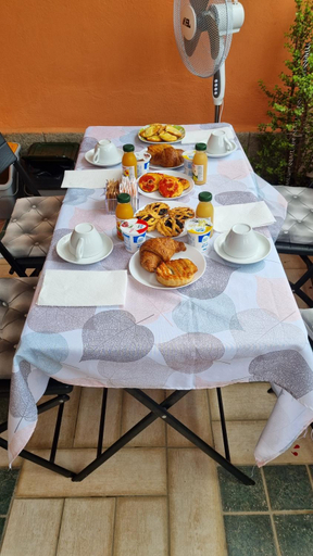 Food & Drinks