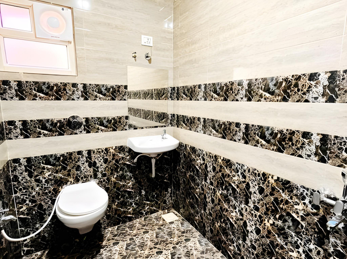 Bathroom 2, Hotel Kutch Palace, Kachchh