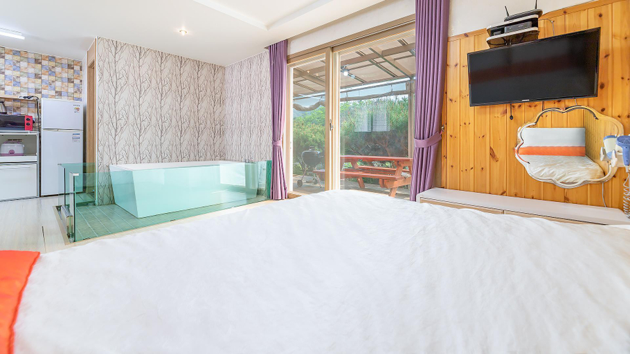 Bedroom 2, Gapyeong Maronie Spa Pension, Gapyeong