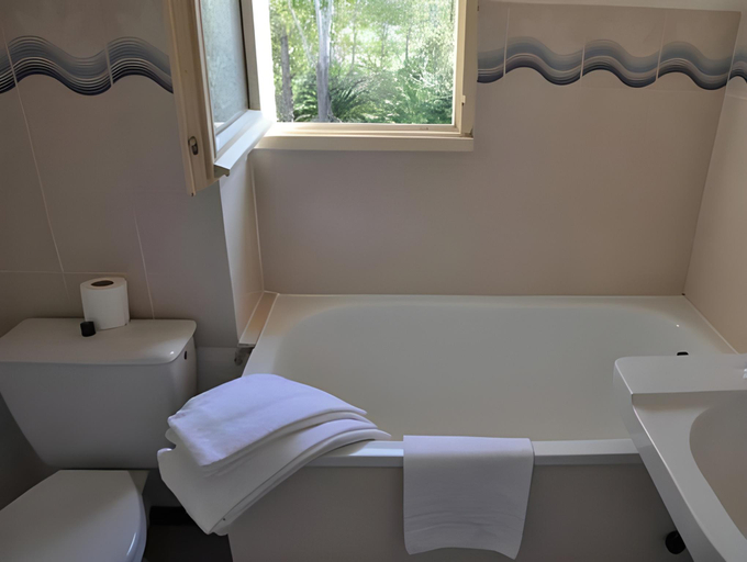Bathroom 5, Les Pavillons du Golfe, Corse-du-Sud