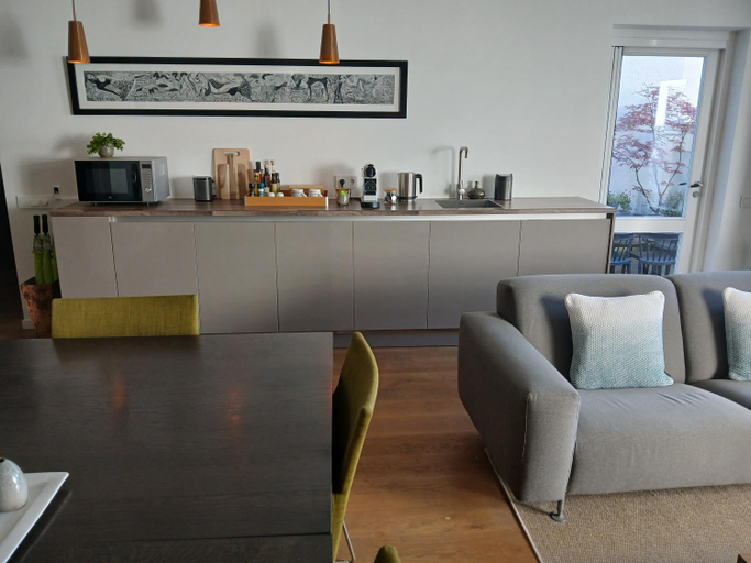 Others 4, Bacan bed&business, The Hague