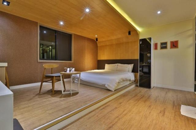 Bedroom, Gimhae Jangyu MU, Gimhae