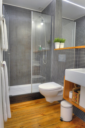 Others 3, Three Houses & Bedrooms, Porto