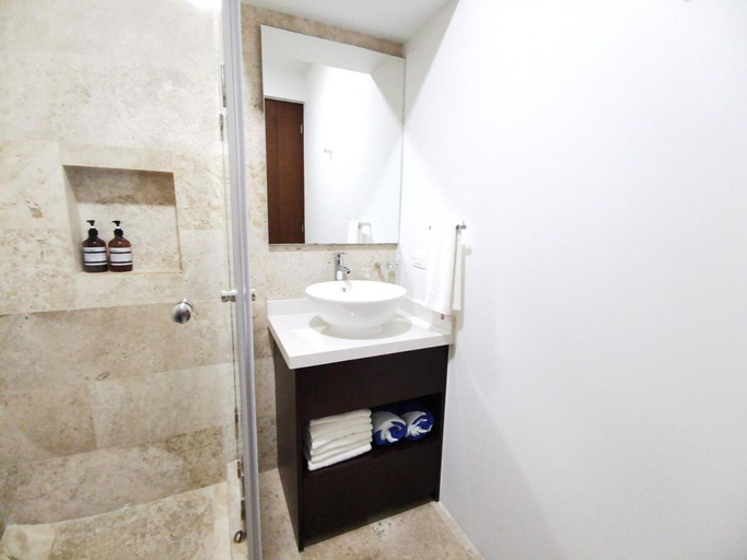 Bathroom 4, Menesse Apartments, Cozumel