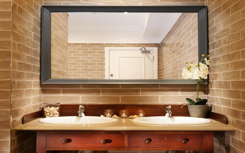 Bathroom, The Wild Atlantic Lodge