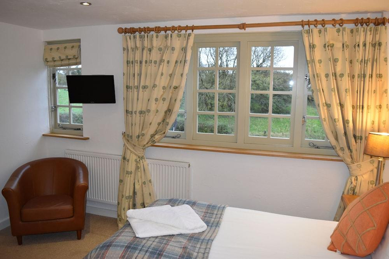 Bedroom 2, Three Horseshoes Country Inn, Vale of Glamorgan