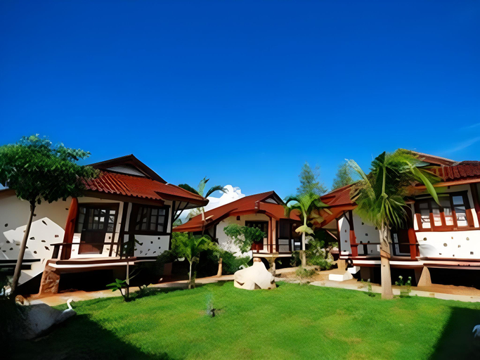 Exterior & Views
