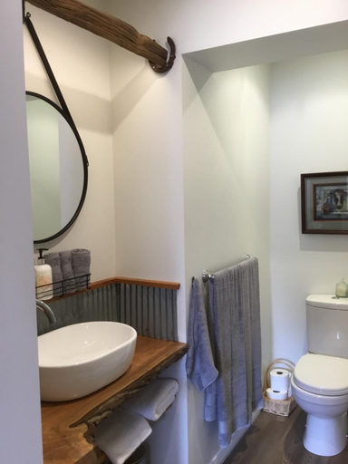 Bathroom 3, Leedale, Tasman