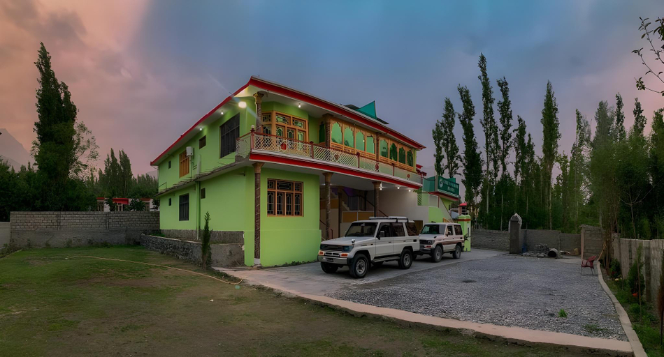 Exterior & Views