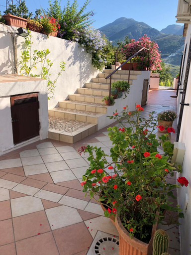 Others 5, La Maison Fleurie, Cosenza