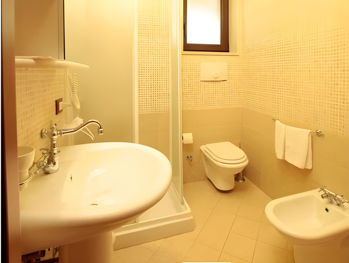 Bathroom 5, Masseria Grottella, Taranto