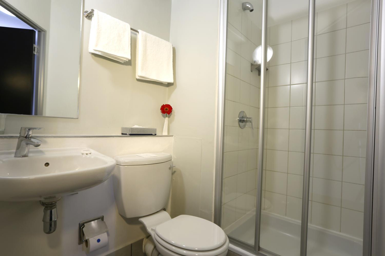 Bathroom 3, Inani Hotels Morningstar, City of Tshwane
