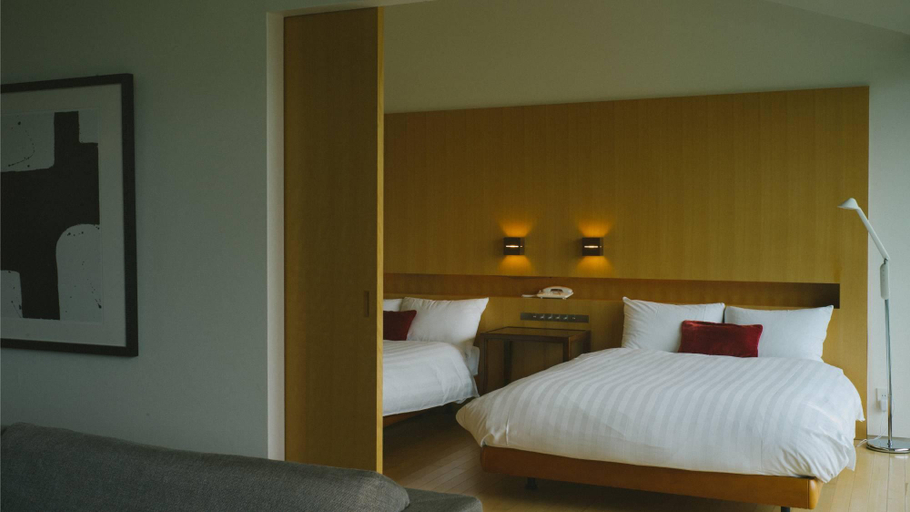 Bedroom 3, L'Hotel du Lac, Nishiazai