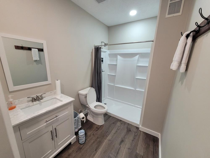 Bathroom 4, Barefoot Hills, Lumpkin