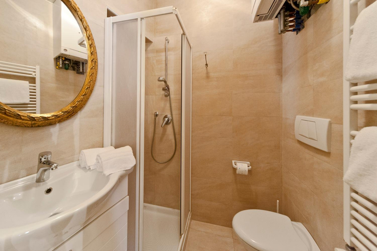 Bathroom 2, Allegretto Rialto, Venezia