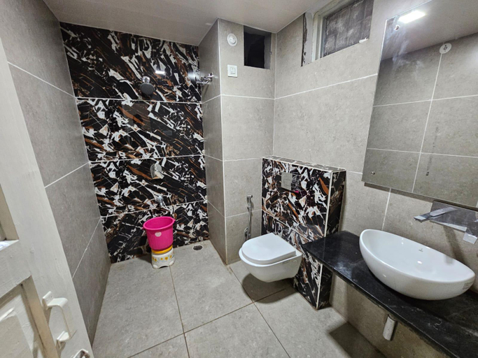 Bathroom, Chauhan Annexe, Uttarkashi