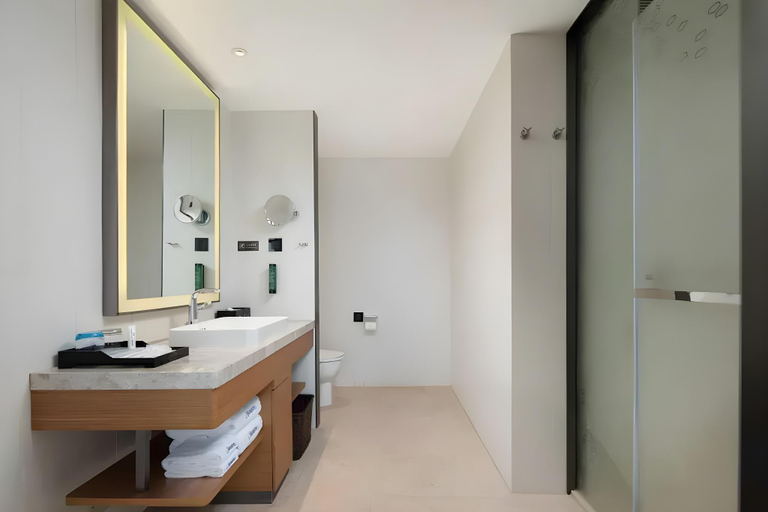 Bathroom 3, Hampton by Hilton Beihai Station, Beihai