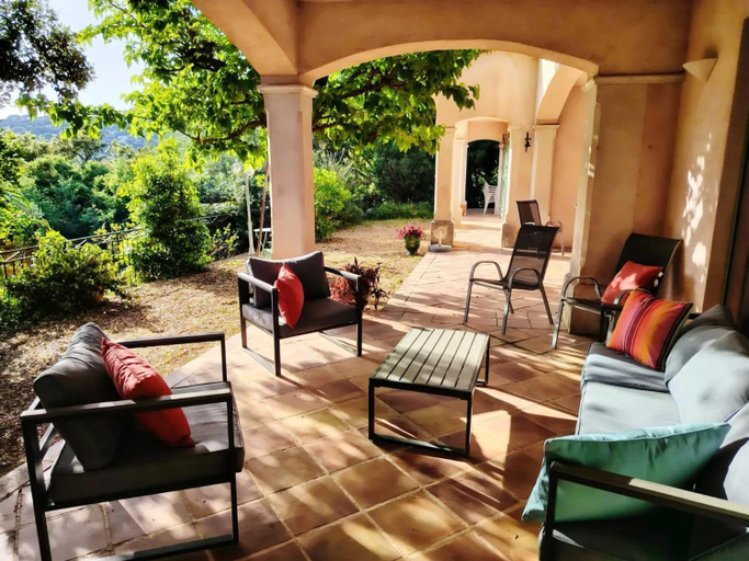 View 4, Villa accueillante avec piscine a La Croix-Valmer, Var