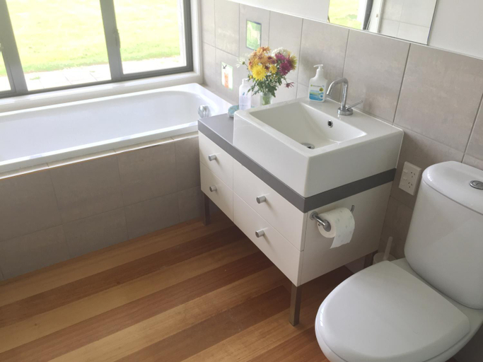 Bathroom 5, Soft Leaf Farmstay, Franklin