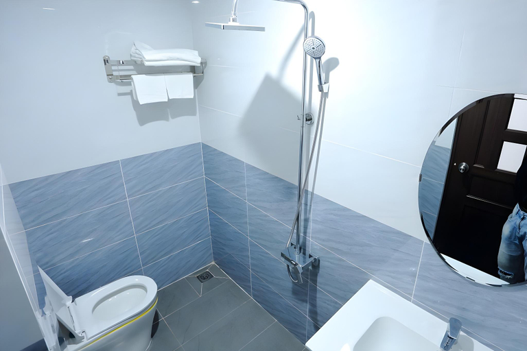 Bathroom 3, SKY HOTEL, Long Thành