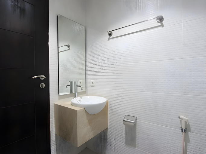 Bathroom 4, Kuta Airport Insta Hotel, Badung
