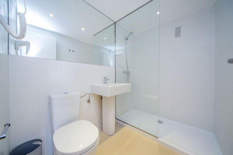 Bathroom 5, FERGUS Club Mallorca Waterpark, Baleares