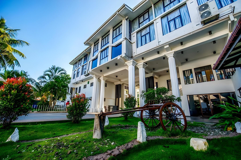 Exterior & Views