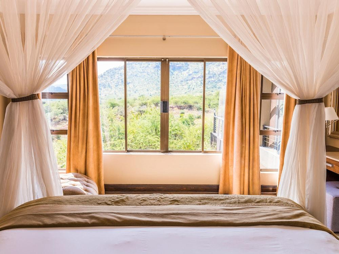 Bedroom 3, Shepherds Tree Game Reserve, Bojanala