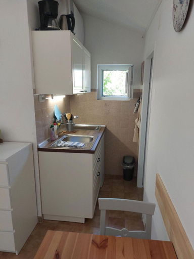 Others 4, House Valun 42, Cres