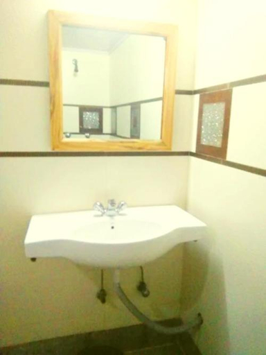 Bathroom 3, Hotel Queen, Darjiling