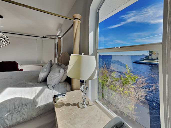 Bedroom 2, Dolce Vita Villa by Distinctive Beach Rentals, Lee