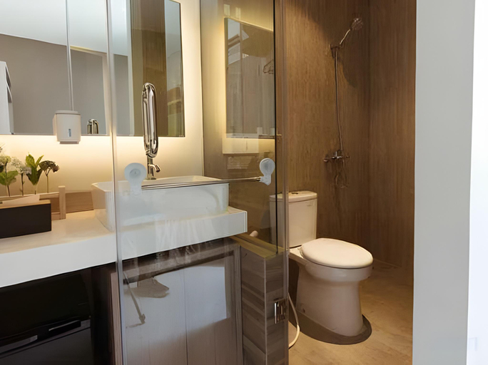 Bathroom, W Home Benhil, Central Jakarta