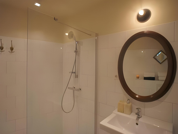 Bathroom 3, House of Amstel, Amsterdam