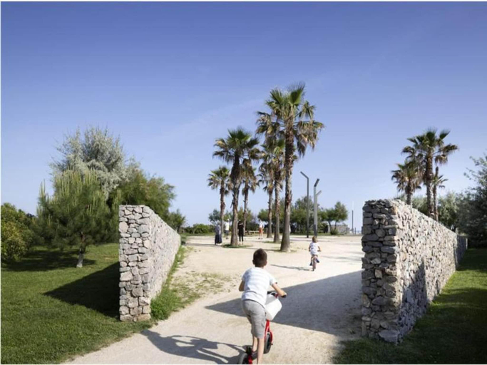 Others 5, Relaxed Beachside Living in Sete, Hérault