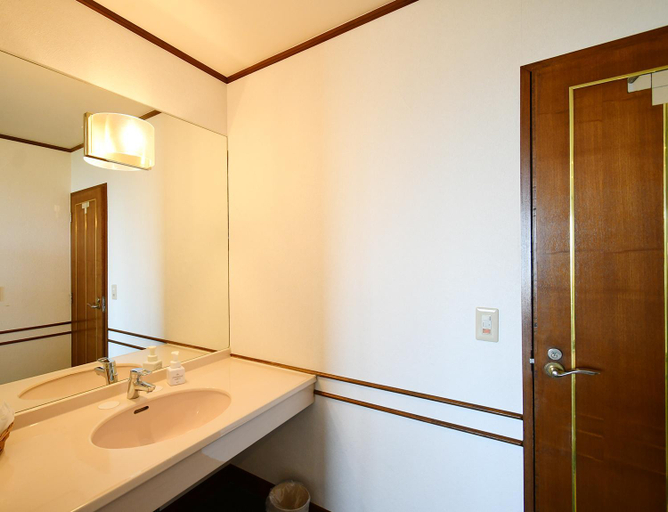 Bathroom 4, Purari, Okinawa