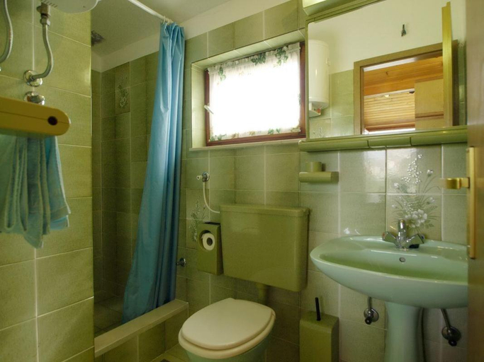 Bathroom, 2 Bedroom Awesome Apartment In Lukoran, Preko